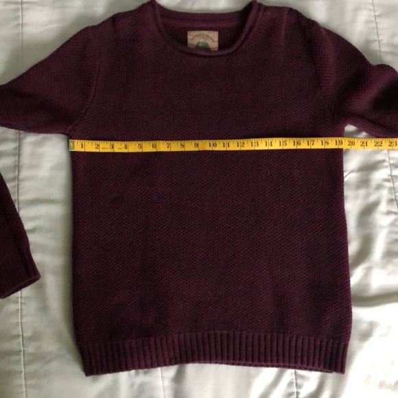 10 / $10 O’Hanlon Mills sweater in burgundy & black - Picture 3 of 7
